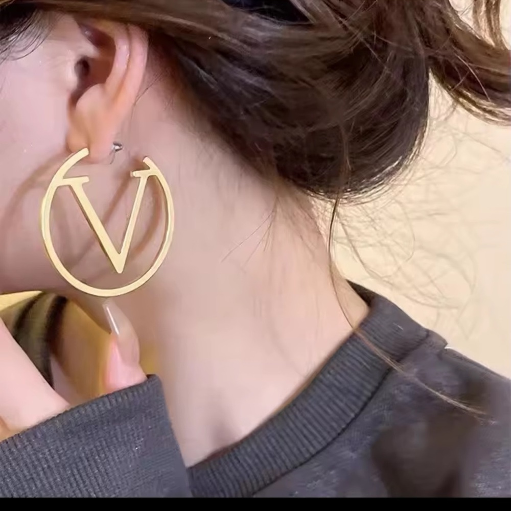Fashion Designer 18K Gold Plated V Hoop Earrings - Picture 4 of 11